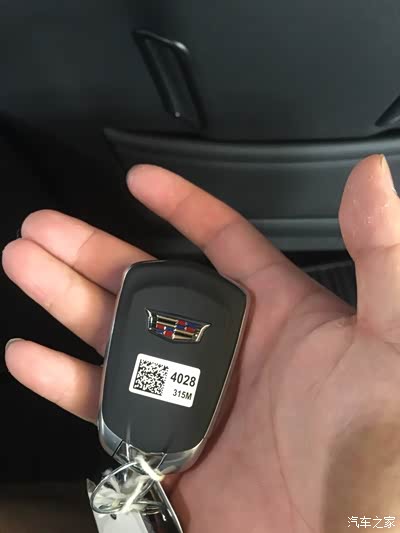 2015款凯雷德 霸气十足秒杀一切奔驰路虎