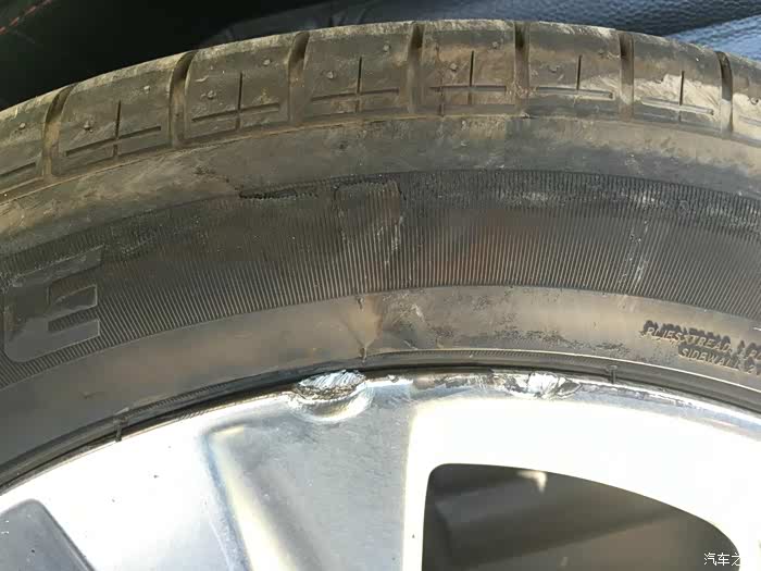轮毂凹进去个坑