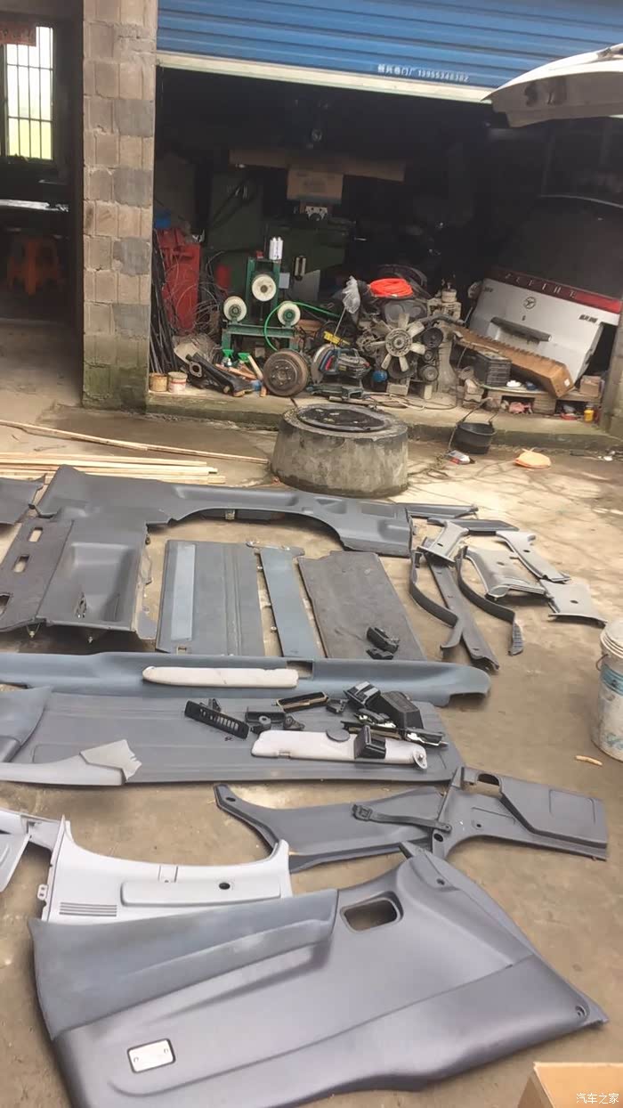 04款丰田海狮拆配件换盒饭了