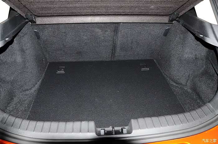 帝豪gs静态初体验 车辆设计就是在限定尺寸内取舍,牺牲部分后备箱空间