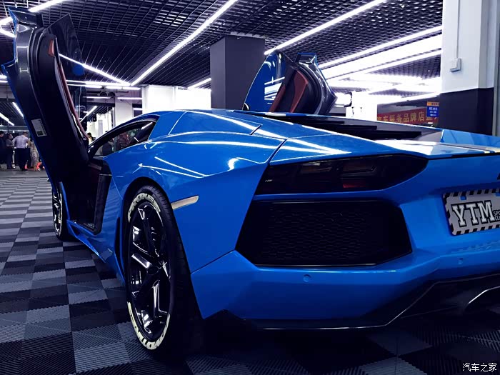 大宇说车令人神往的那一抹蓝静态体验大牛兰博基尼lp700