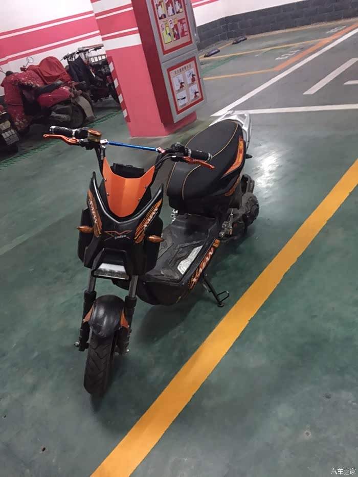 准高三学子喜提雅迪战警电摩!