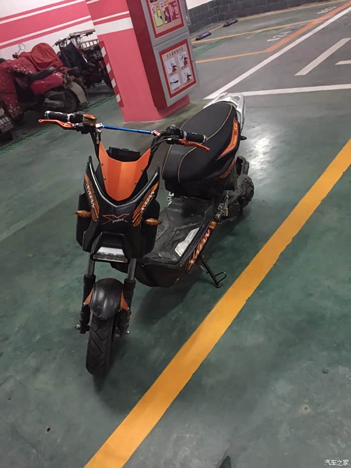 准高三学子喜提雅迪战警电摩!