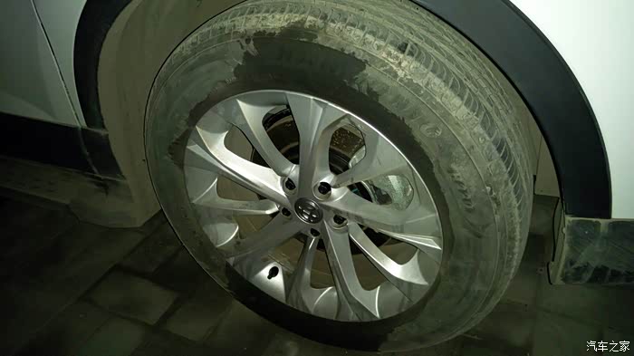 【图】什么情况,轮胎有油,没看到刹车漏油_中华v3论坛_汽车之家论坛