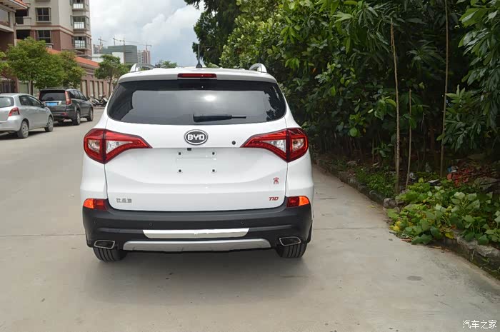 刚刚买的比亚迪白色宋