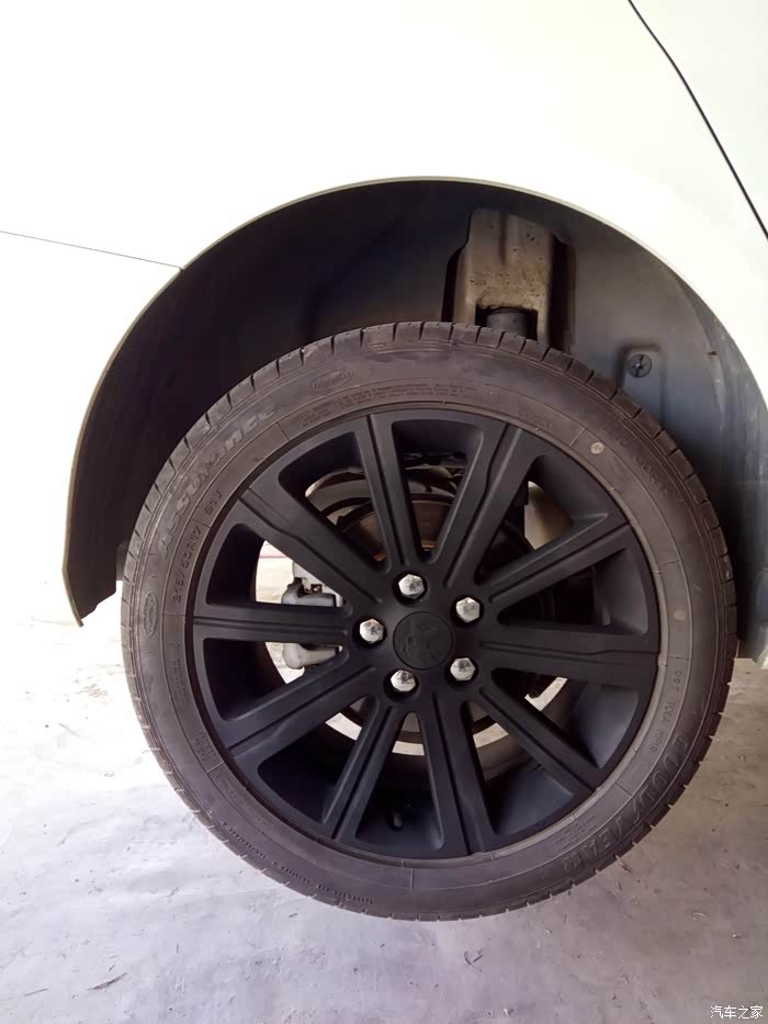 尝试一下新鲜感408轮毂黑色磨砂喷膜