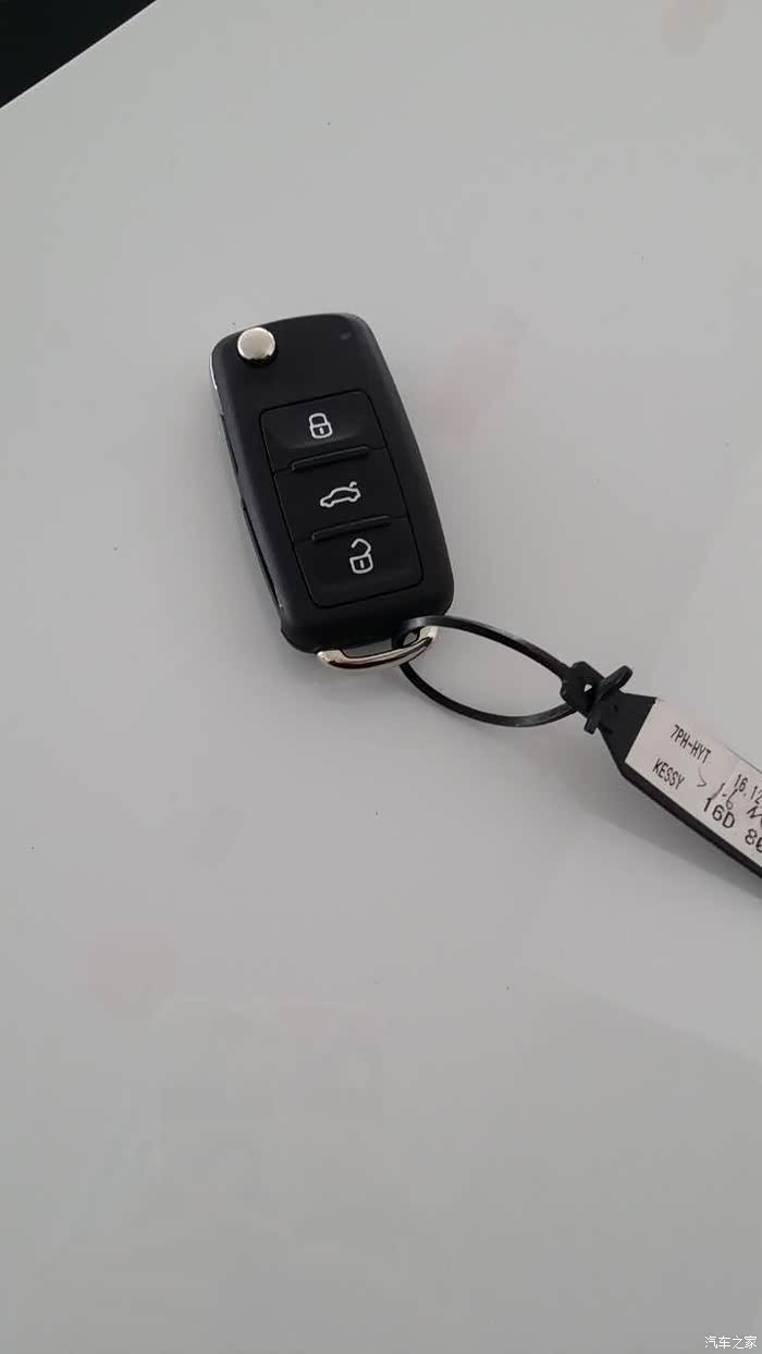 最后去了宝通一汽大众,还是喜欢速腾,一点都没有让我失望,跟想象的