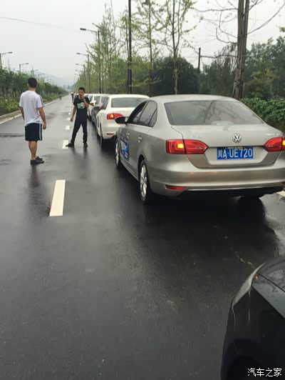 逝者安息,生者坚强!四川新速腾车友会为天津祈
