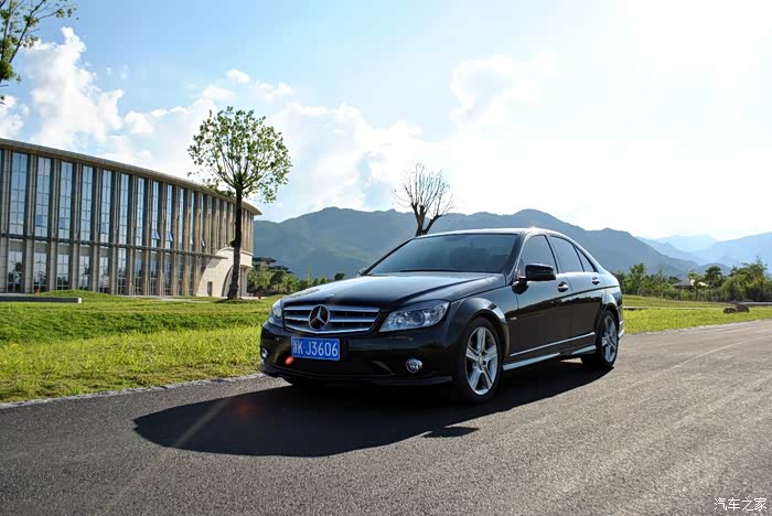 老车也来露脸车况依旧完美的w204奔驰c200运动版