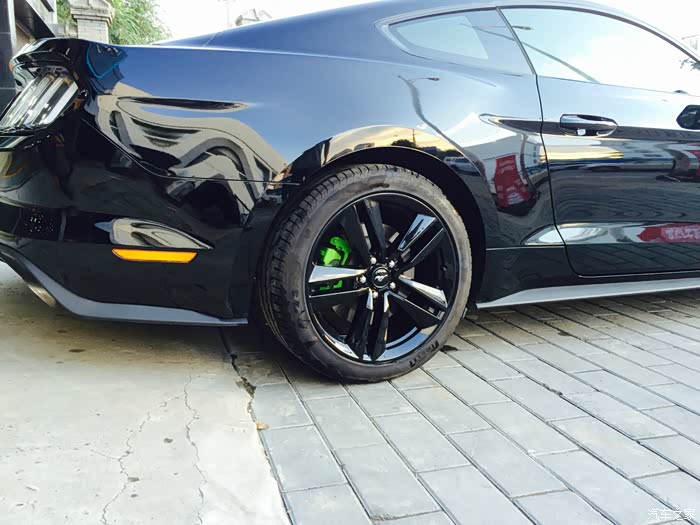 2015福特野马卡钳效果图