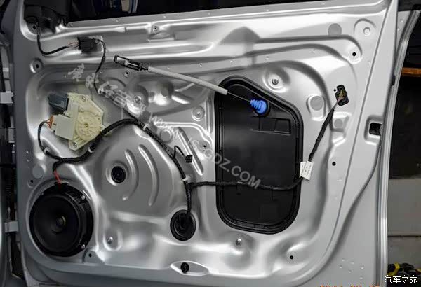 拆卸门板内饰,准备做门板隔音