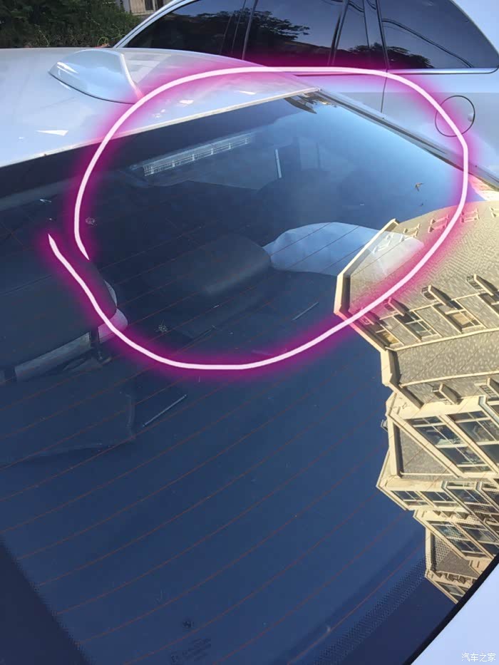 后挡风玻璃上是什么