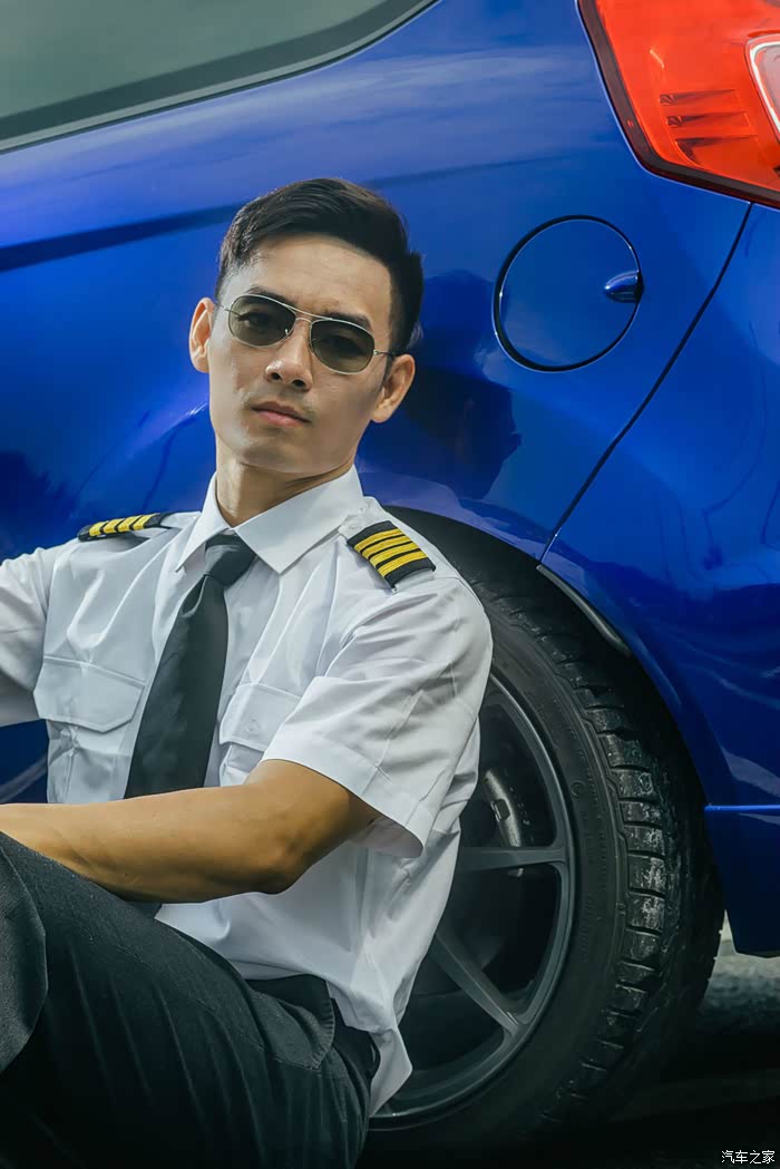 帅到逆天飞机师与他的嘉年华st写真大片