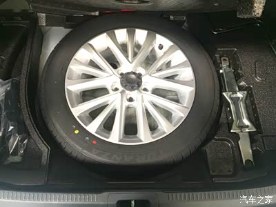 换车作业-贷得新凯美瑞2.5豪华珍珠白动感范 求加精