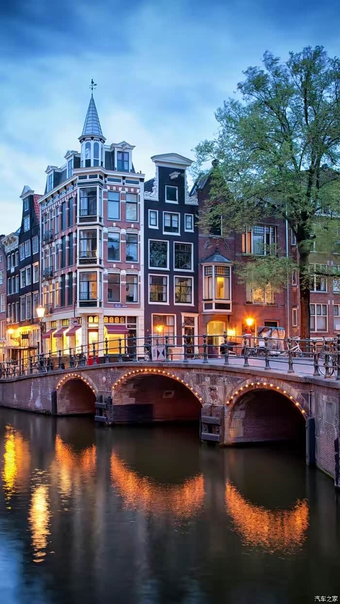 买了华为手机以后每天给我更新屏保壁纸