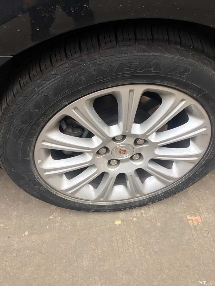 南昌有个九成新凯迪拉克xts原装轮胎18寸的便宜处理