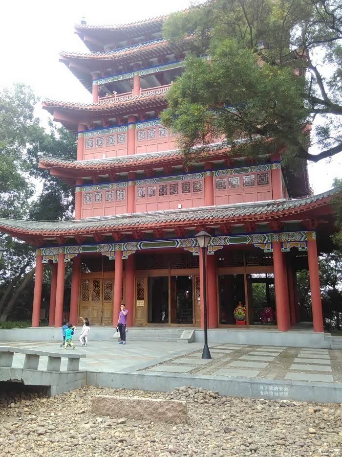 这座楼叫白鹤观,登楼可以俯瞰河东!