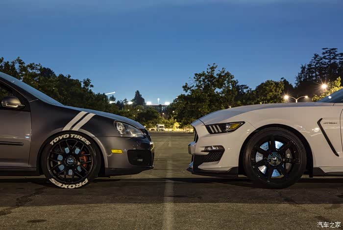 加州野马眼镜蛇shelby gt350特写