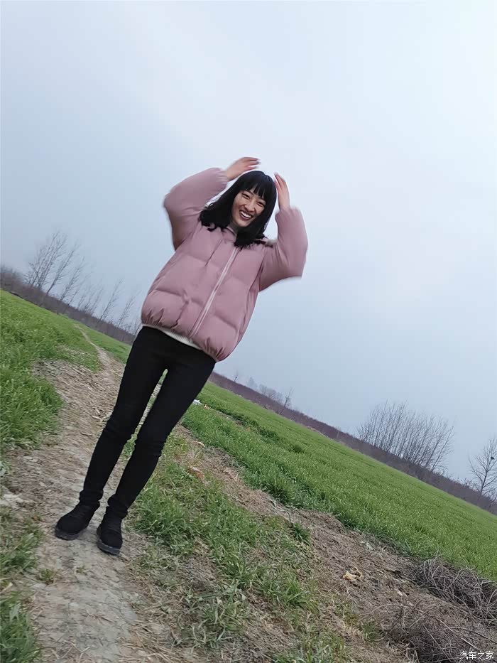 路边的女友欢乐无限,一边的我幸福的像猪