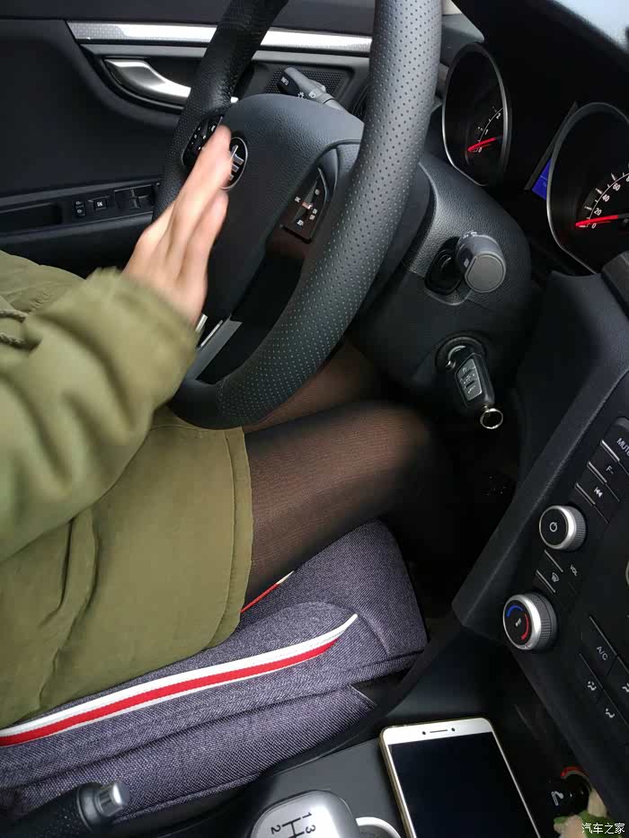 【图】微露黑丝美腿_奔腾b50论坛_汽车之家论坛