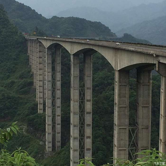 雅西高速泥巴山隧道与小趣