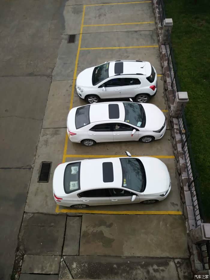 三款车停一起,对比一下.