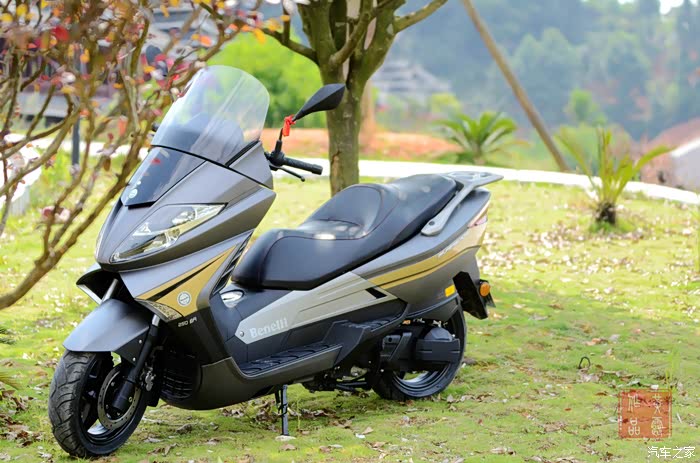 第一次亲密接触,喜提贝纳利银刃250 2016款