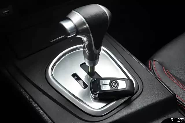 华泰iev230纯电动轿车实拍解析