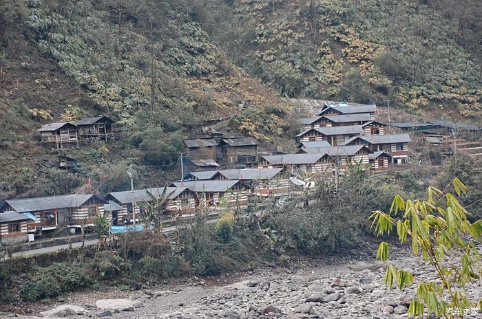 独龙族民居图片