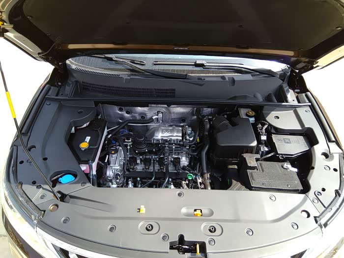 x6的发动机舱,非常错.