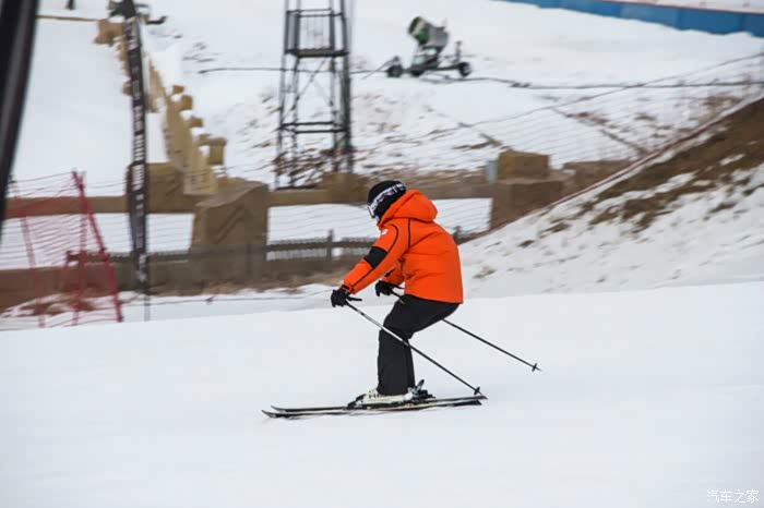 怪坡滑雪场嬉闹之余的银装邂逅