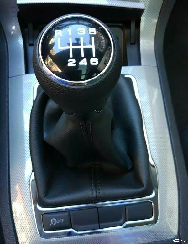 荣耀rx5手动挡,倒挡怎么挂的啊!