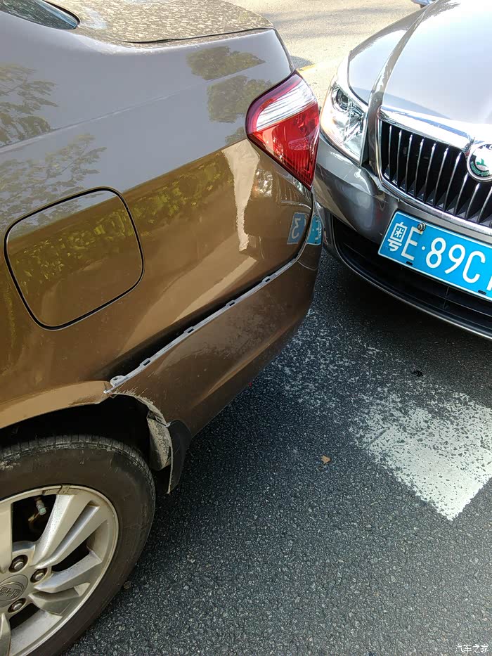 被斯柯达追尾了有图看那一辆损失大
