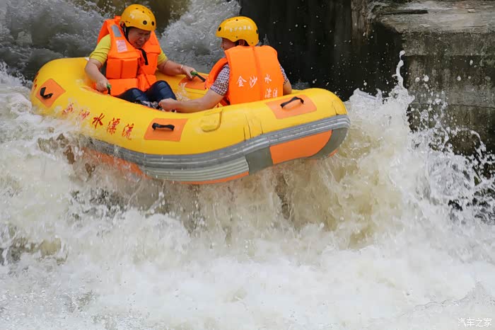 广西长安壹家人车友会金沙水漂流