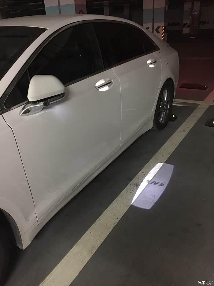 没想到尊悦还有迎宾灯!