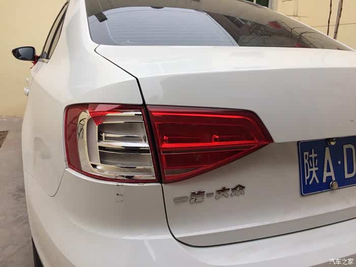 速腾 后尾灯,走保险还是自己更换划算(1.4t 15年款)