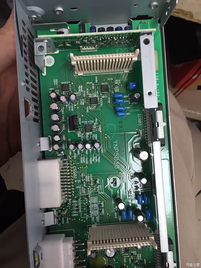 12代皇冠原车功放升级功放