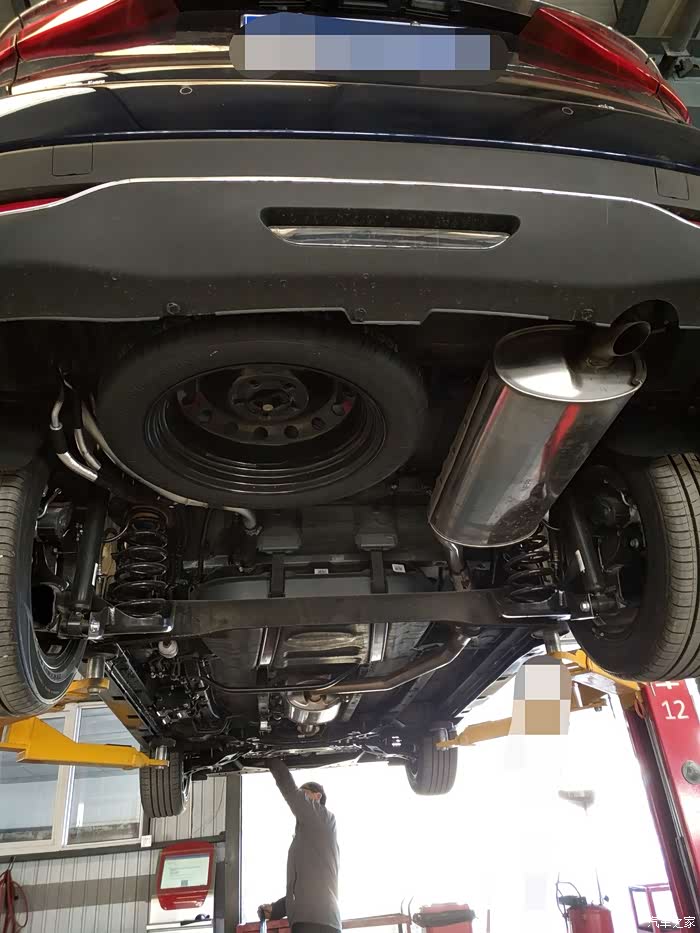 宋max墨石蓝安装底盘护板作业