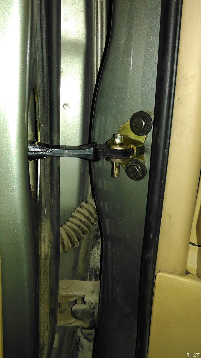 10虎子换了13款朗逸的车门限位器,感觉爽歪歪,呵呵
