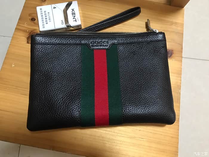 男生没事拿个酷奇手包太高调了?求其他牌子手拿包