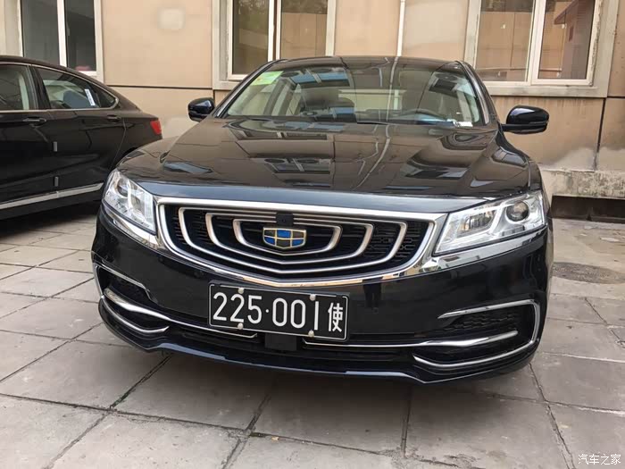 > 在车管所偶遇上黑牌的博瑞