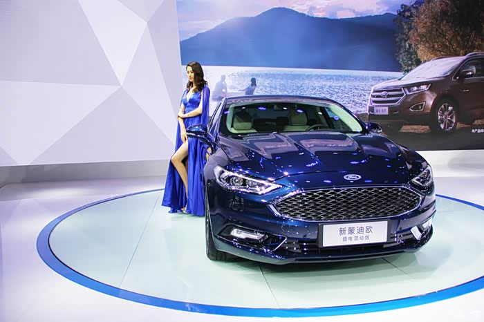 观拍车展引领未来体验长安福特新蒙迪欧插电混动版