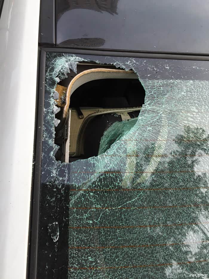 【图】后挡风玻璃被砸了_科鲁兹论坛_汽车之家论坛