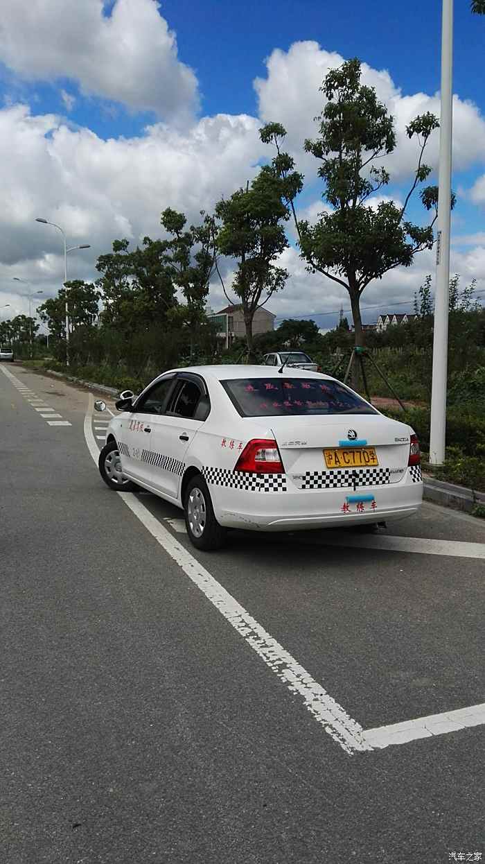 這教練車是斯柯達什麼型號?