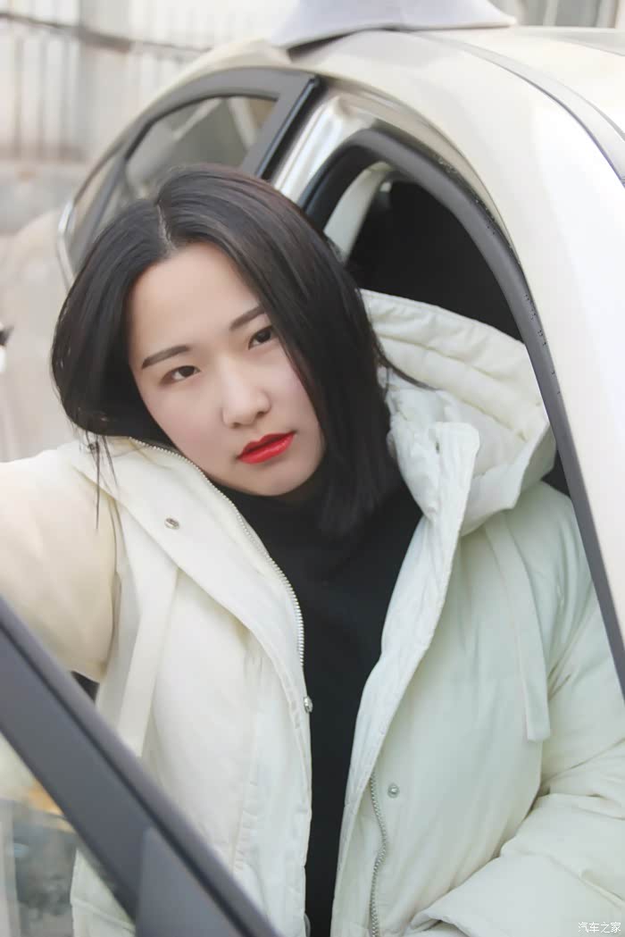 美女媳妇当车模暖冬相约水城