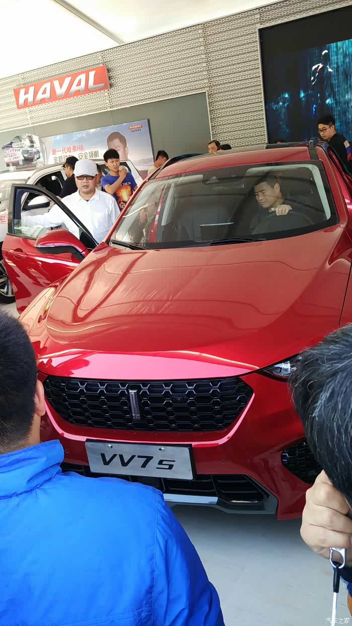 保定军校广场车展长城展台力压群雄