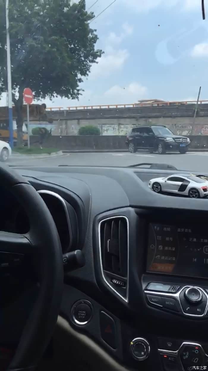 目标中控!请忽视前方豪车