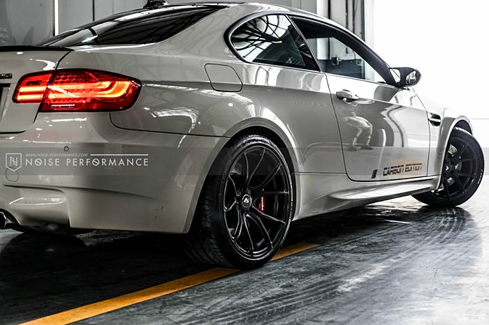 np改装作业宝马e92m3安装brembo制动vorsteiner轮毂