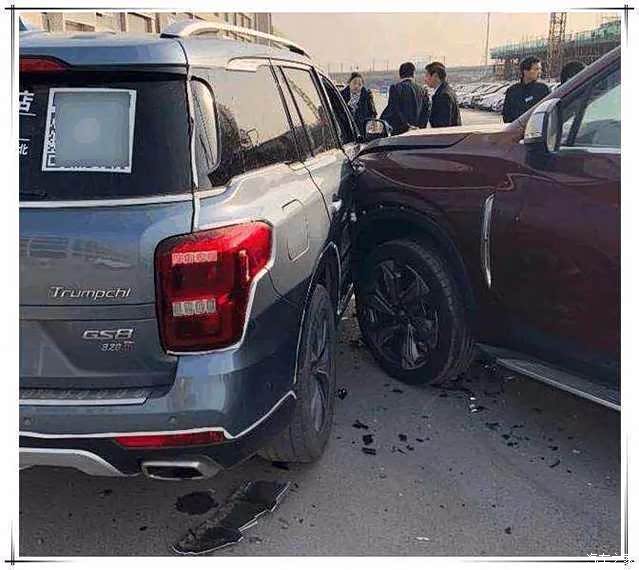 传祺gs8遭大通d90怒撞,网友:大通d90的大梁怎么没看见?