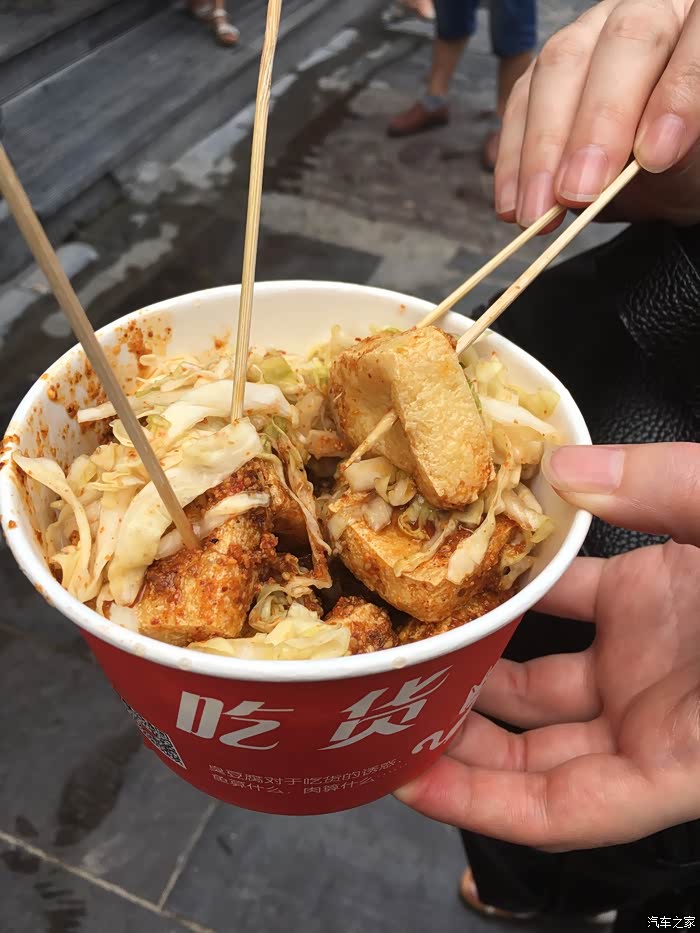 带着老婆和小三c30享受芙蓉街美食